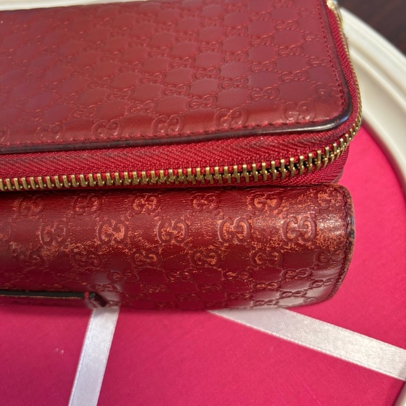 GUCCI Wallet, zipper around with ID pocket in very good condition, red color - Picture 10 of 11